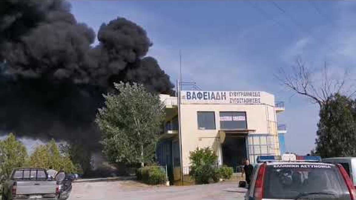 Πυρκαγιά σε συνεργείο στα Διαβατά Θεσσαλονίκης - GRTimes.gr