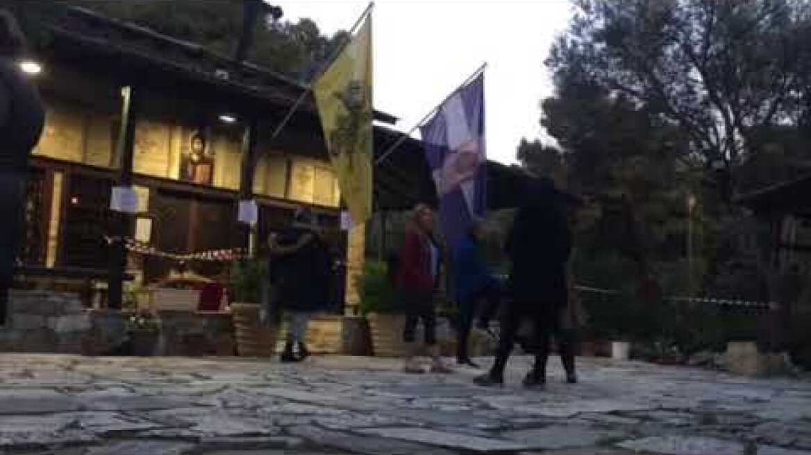 Ιερέας έβγαλε επιτάφιο στον Λουμπαρδιάρη (3)