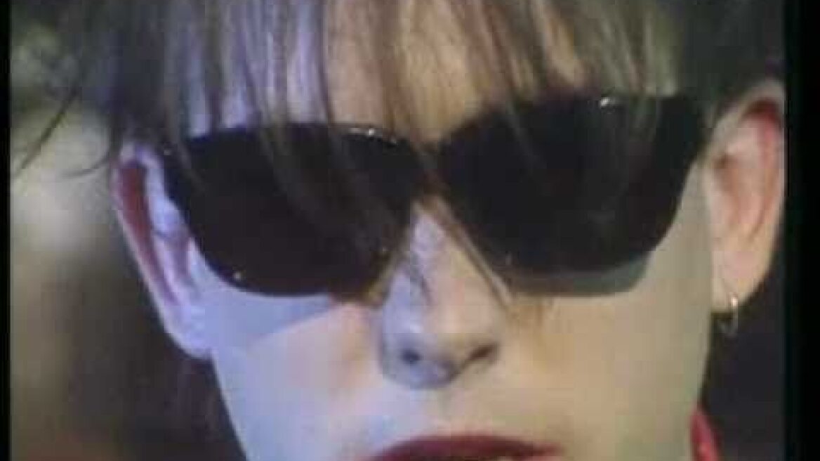 The Cure - The Lovecats (@ TV Show "Bananas" 1984)