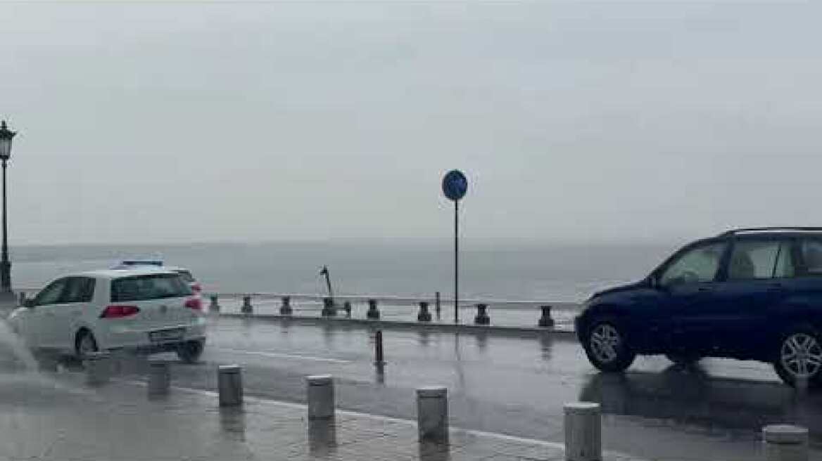 Καταιγίδα στη Θεσσαλονίκη, πλημμύρισαν δρόμοι (2)