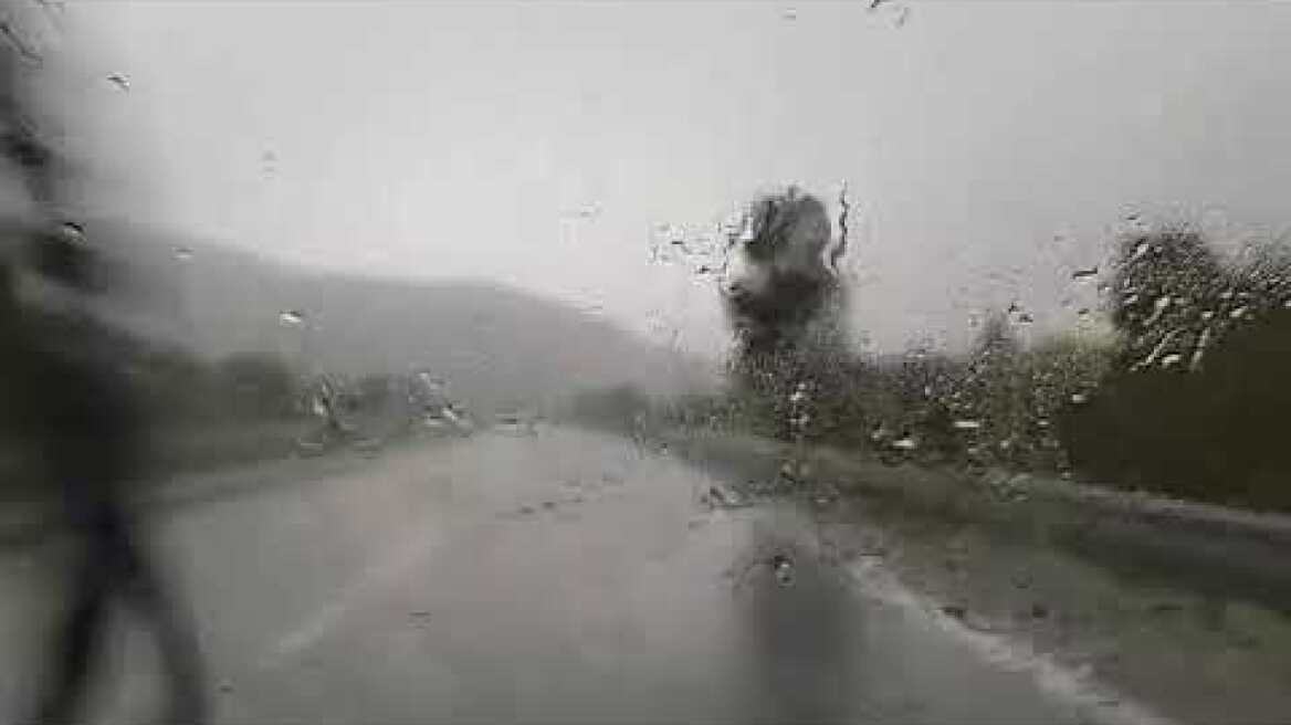 Φοβερή καλοκαιρινή καταιγίδα και χαλάζι στο δρόμο Κοζάνης-Πτολεμαιδας