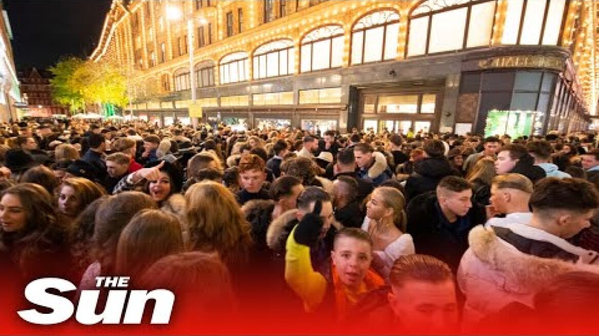 Christmas shoppers spark COVID-19 concerns as 300 'travellers' stampede Harrods