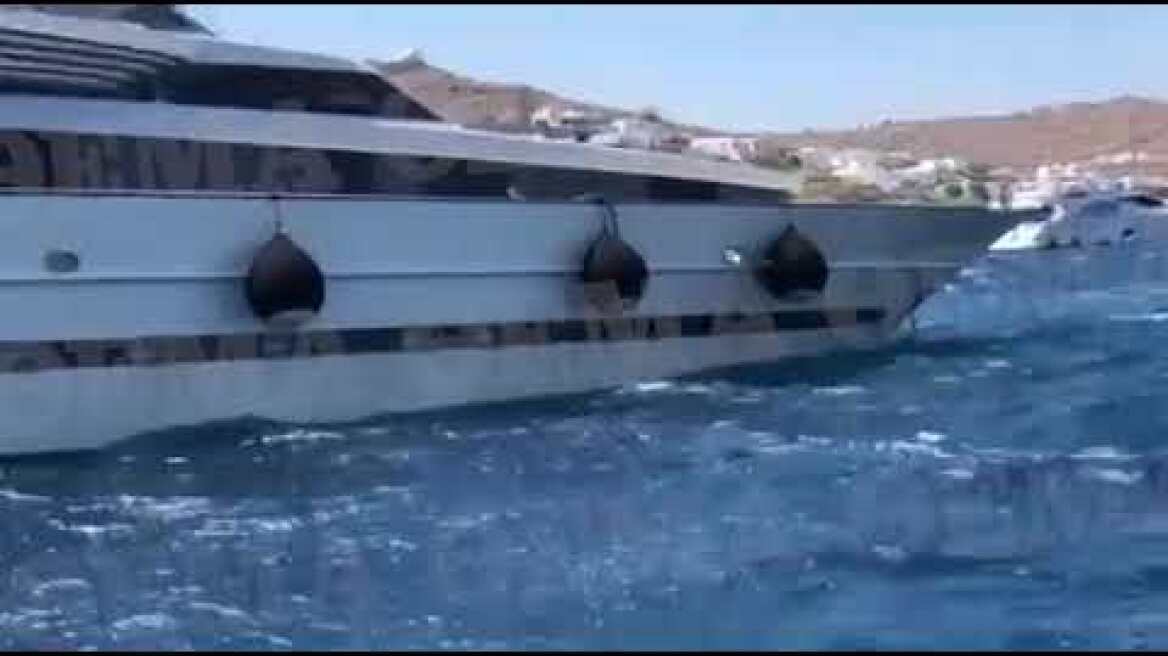 Μύκονος: Υπερπολυτελές σκάφος προσέκρουσε σε ξέρα και κινδυνεύει να βυθιστεί (2)