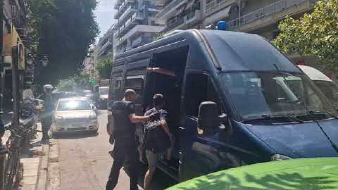 Αστυνομική επιχείρηση στην κατάληψη Libertatia (4)