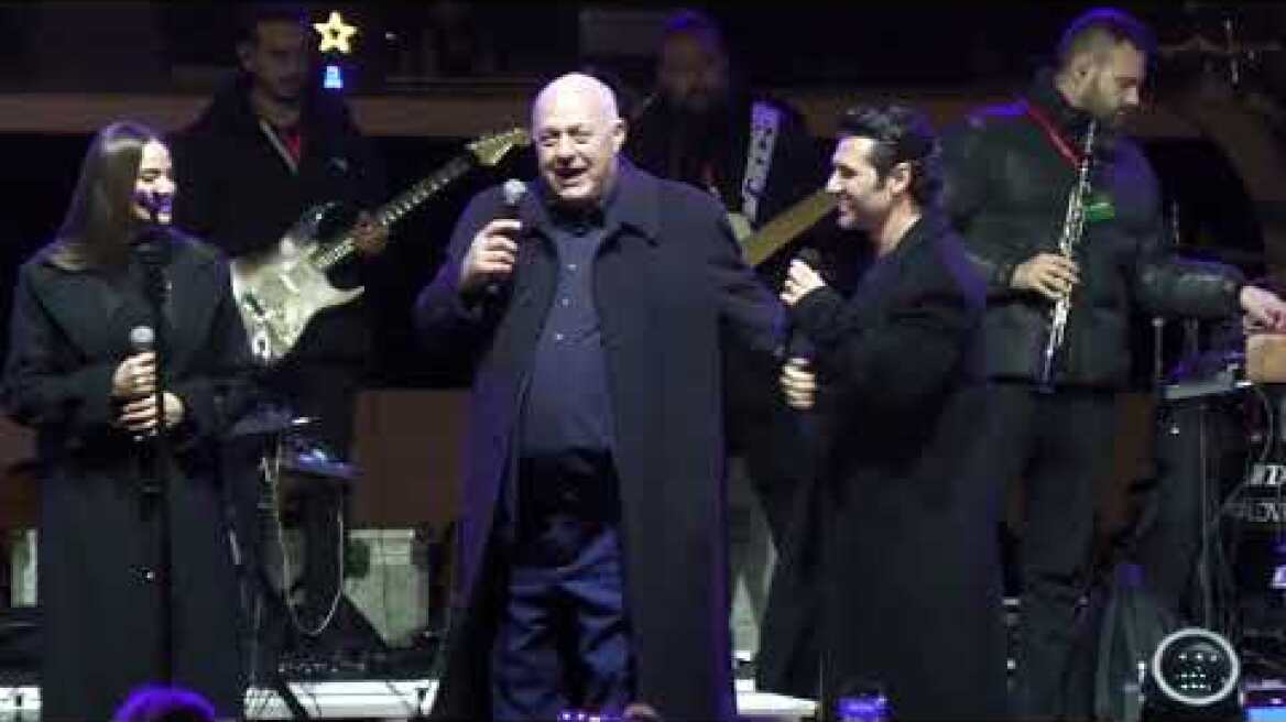 Ανεπανάληπτη βραδιά των φαναριών στον Βόλο – Αχ. Μπέος: Στέλνουμε μήνυμα Αγάπης, Ειρήνης & Ευημερίας