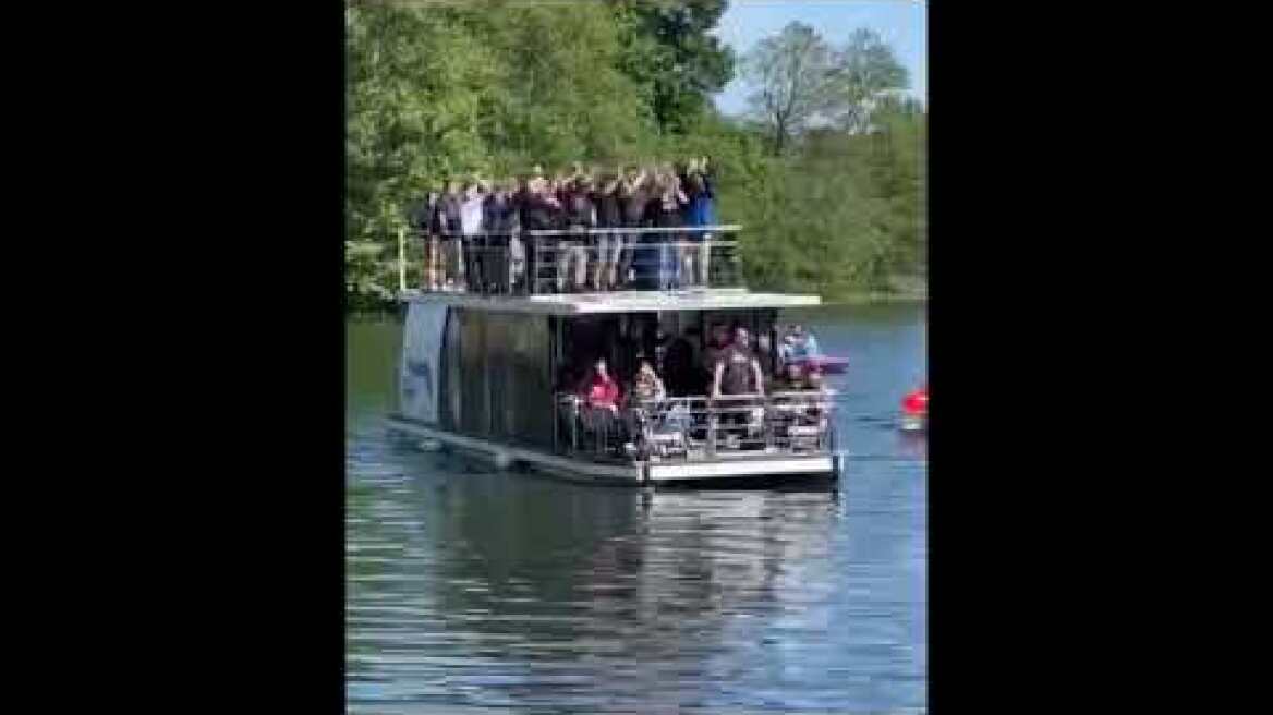 Η «ερυθρόλευκη» κρουαζιέρα των οπαδών του Ολυμπιακού στο Βίλνιους | Gazzetta.gr