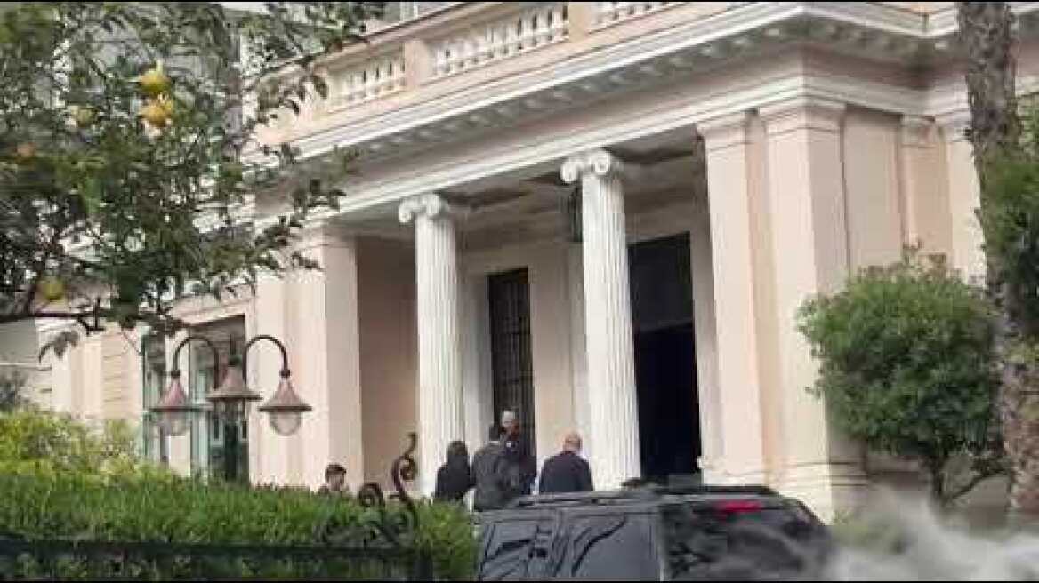 Άφιξη της Γκιλφόιλ στο Μαξίμου