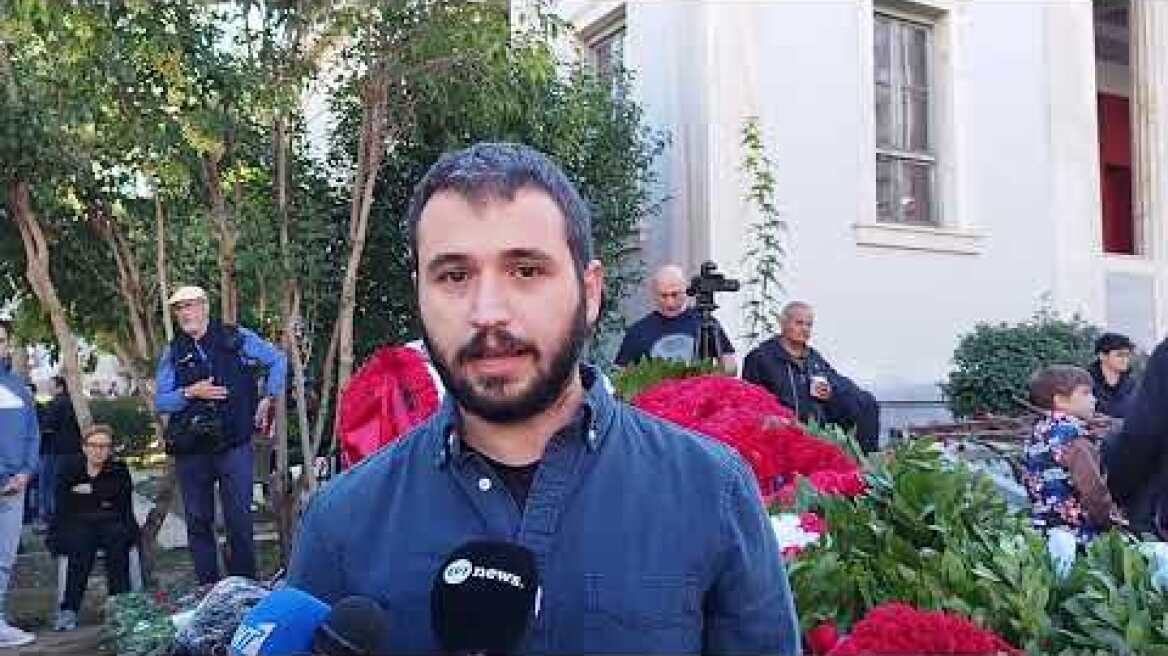 Κατάθεση στεφάνων από την ΚΝΕ  στο Πολυτεχνείο