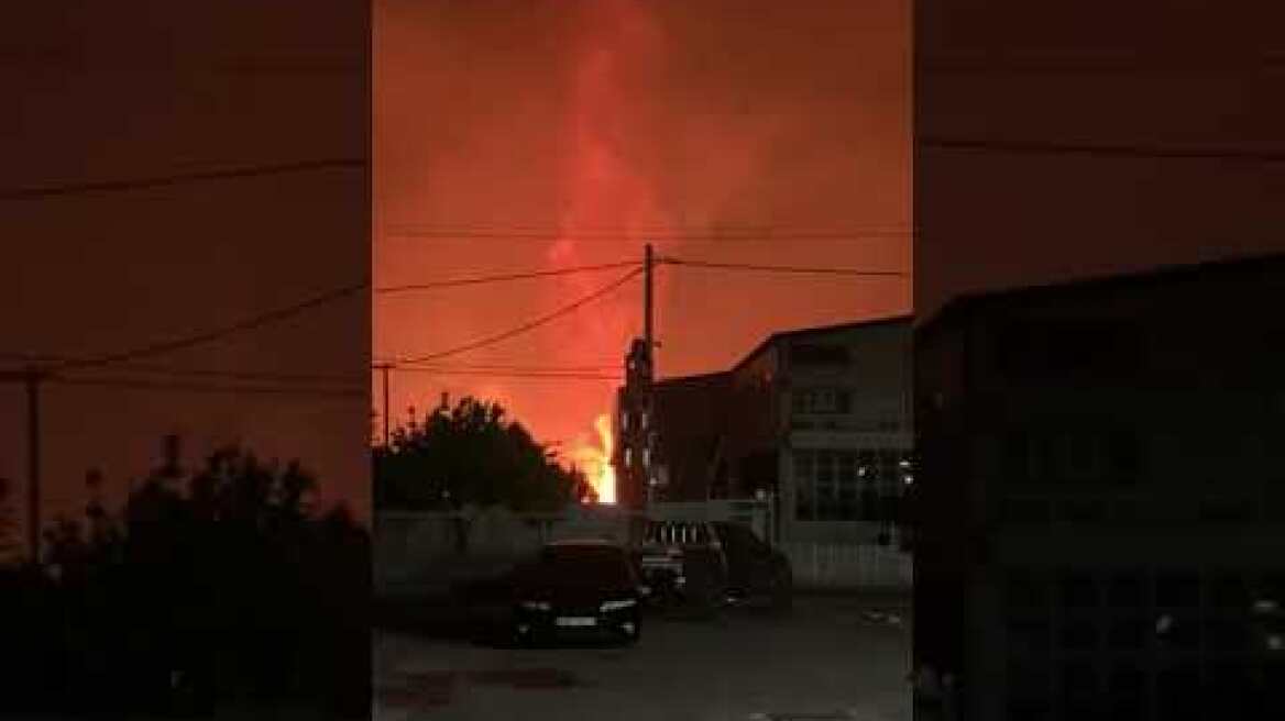 Φωτιά σε εργοστάσιο στο Τατόι