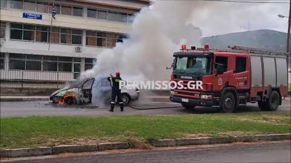 Όχημα τυλίχθηκε στις φλόγες στον Αλίαρτο