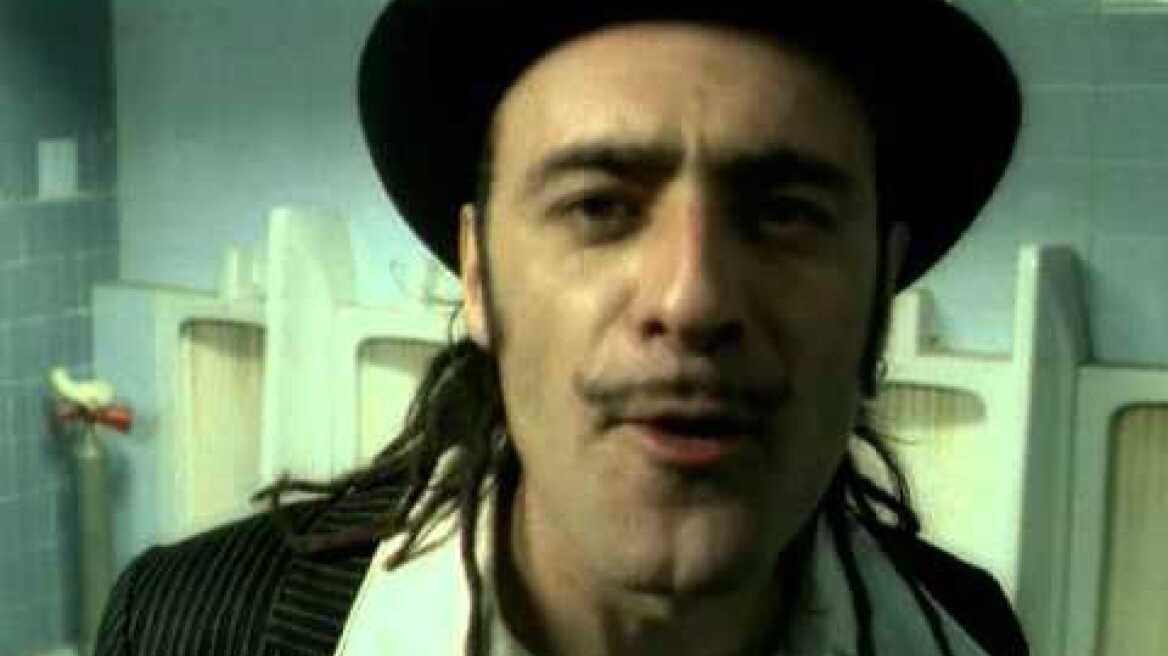 Tonino Carotone - Me Cago En El Amor [Official Music Video]