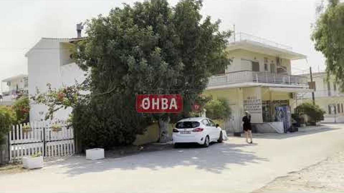 Συνεχίζει να μαίνεται η πυρκαγιά στα Χώστια   Μεγάλη κινητοποίηση για την εκκένωση της παραλίας Σαρά