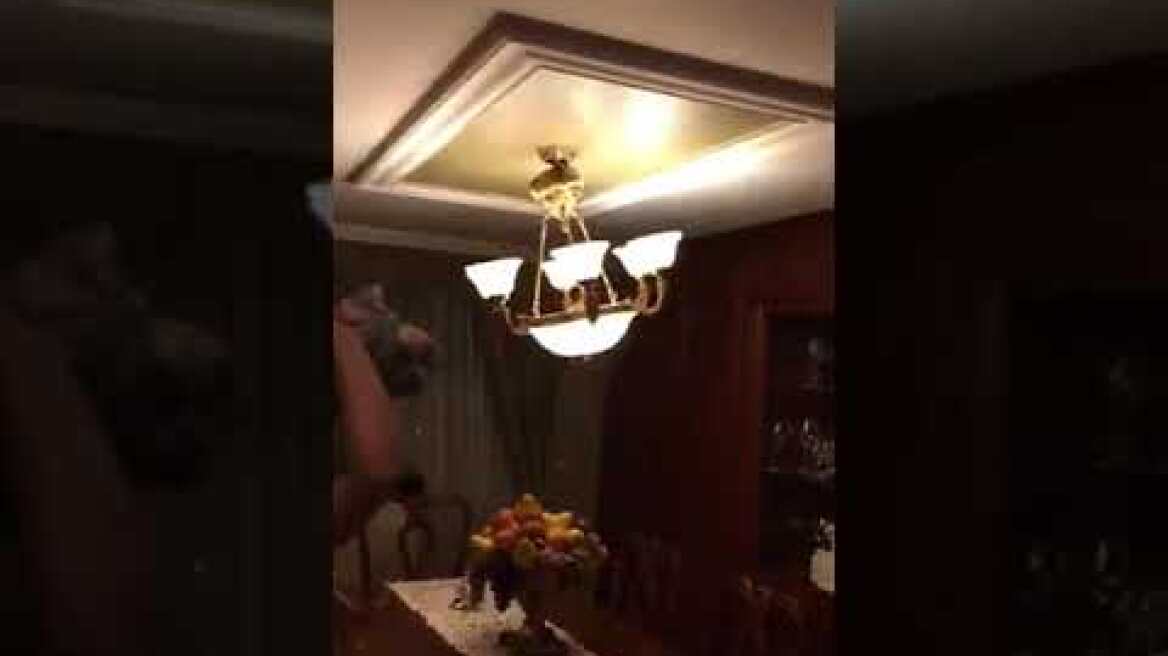 Horrifying moment when tonight's earthquake struck Acapulco,  Mexico. (September 7th, 2021)