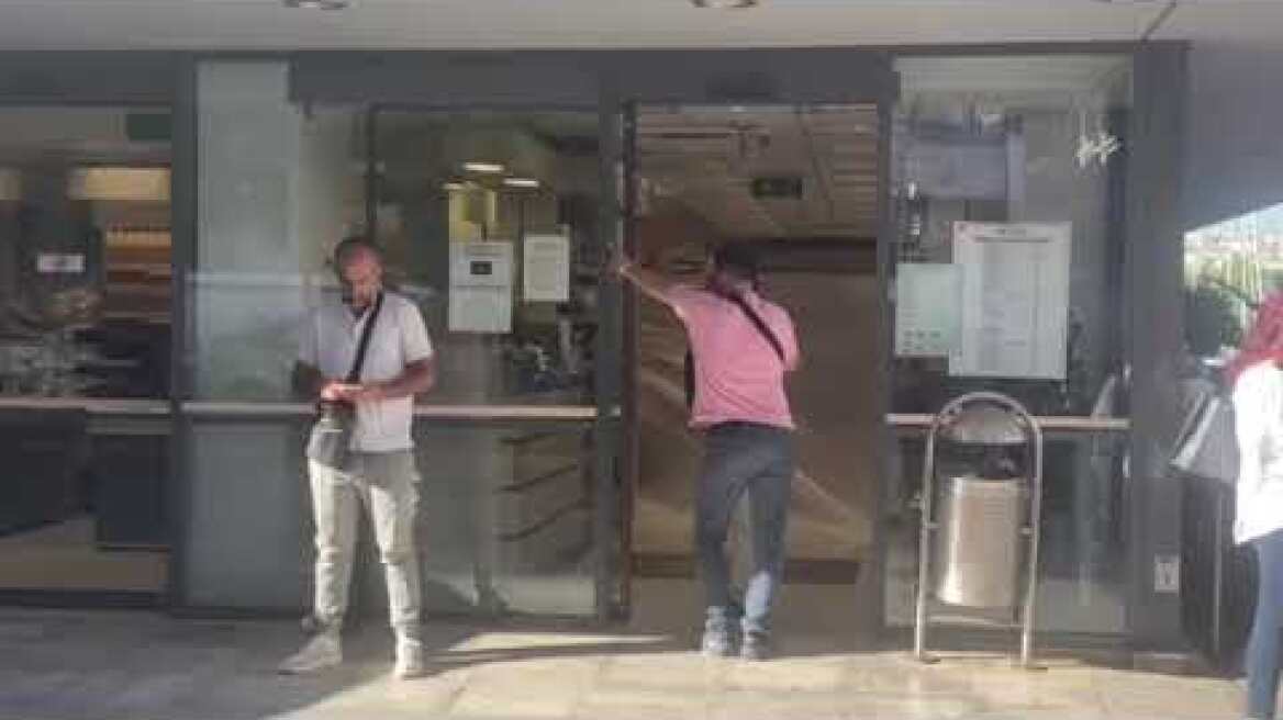 Ένοπλη συμπλοκή έξω από σούπερ μάρκετ στον Πειραιά (2)