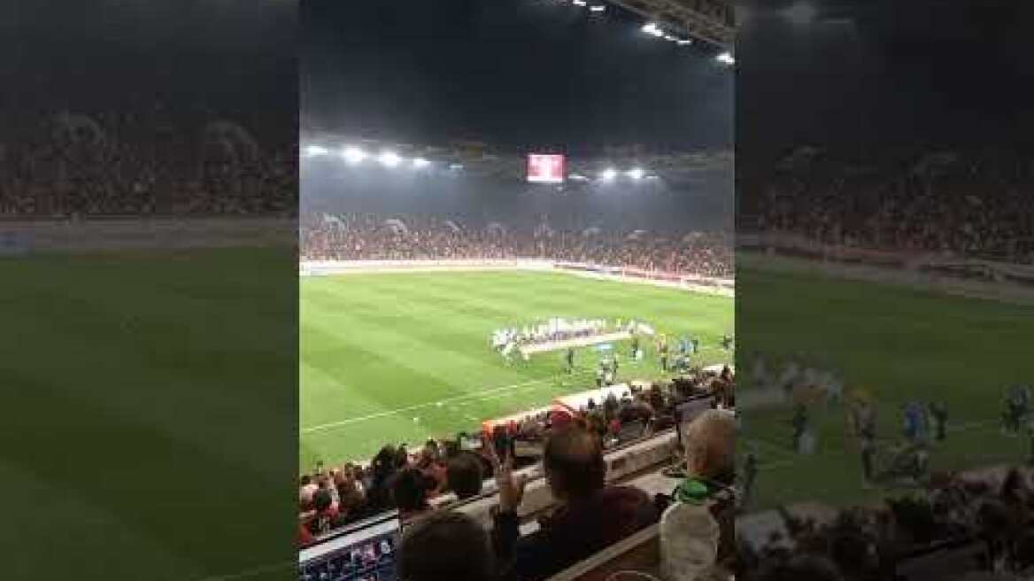 Είσοδος των δύο ομαδων