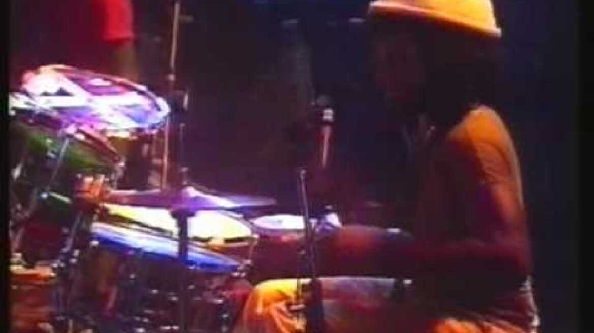 Sly & Robbie playing Drum & Bass in Black Uhuru concert