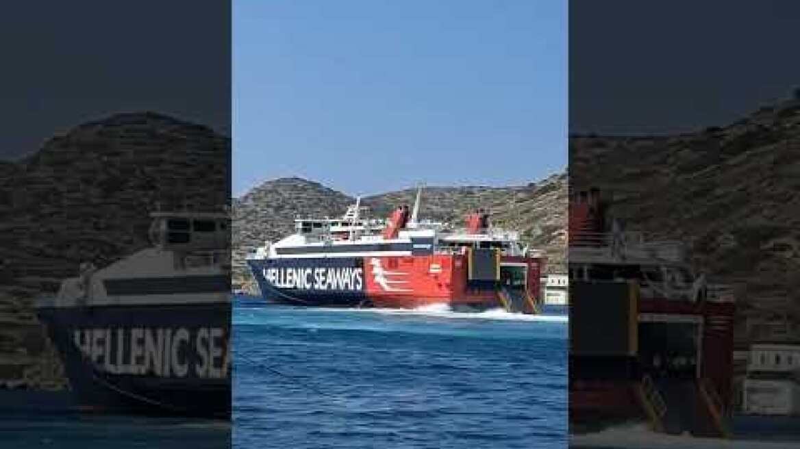 Πλοίο ακινητοποιήθηκε στην Αμοργό, γιατί του έπεσε η πόρτα μέσα στη Θάλασσα (2)