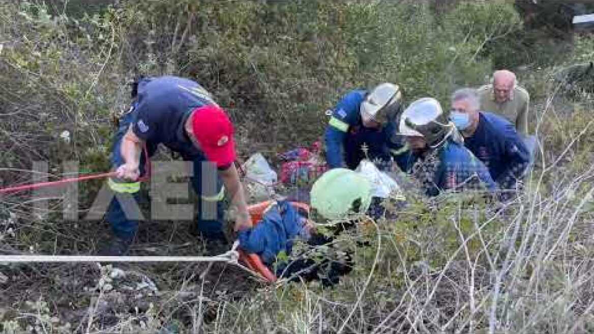 ilialive.gr - Αυτοκίνητο έπεσε σε γκρεμό στην Τσεμπερούλα - Ένας τραυματίας