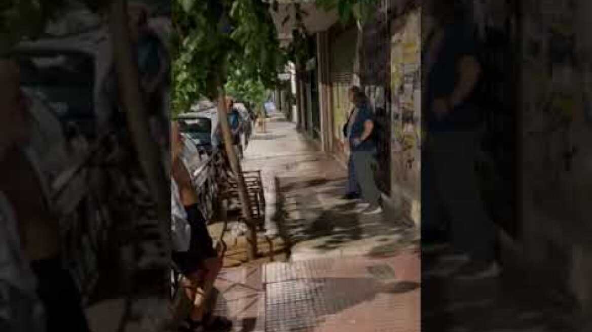 Εικόνες ντροπής στο Κτηματολόγιο Αθηνών με ουρές 12 ώρες πριν ανοίξει (1)