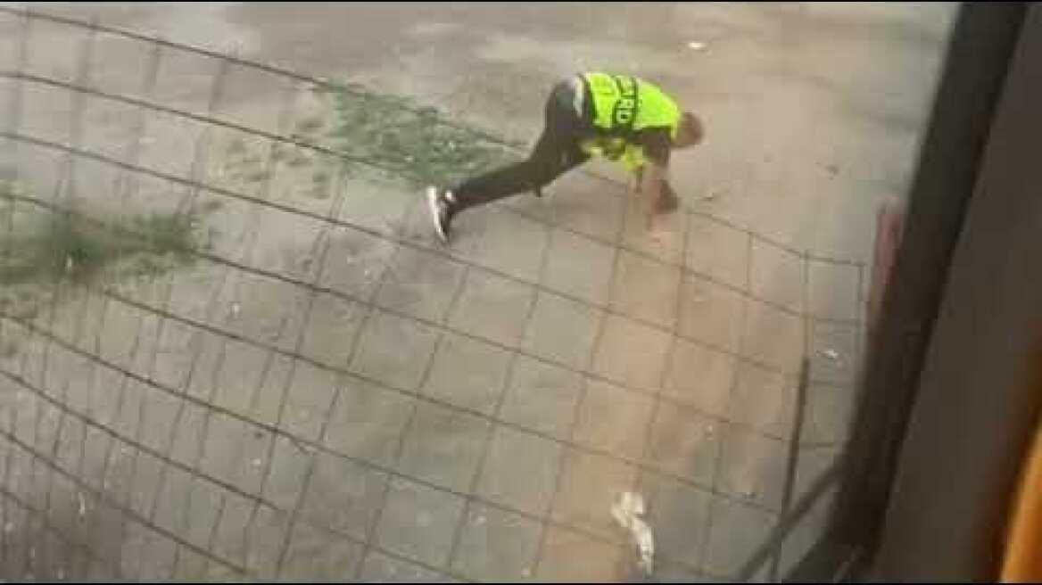 Coach full of West Ham fans crashes security guy 😂 Olympiakos - West Ham United