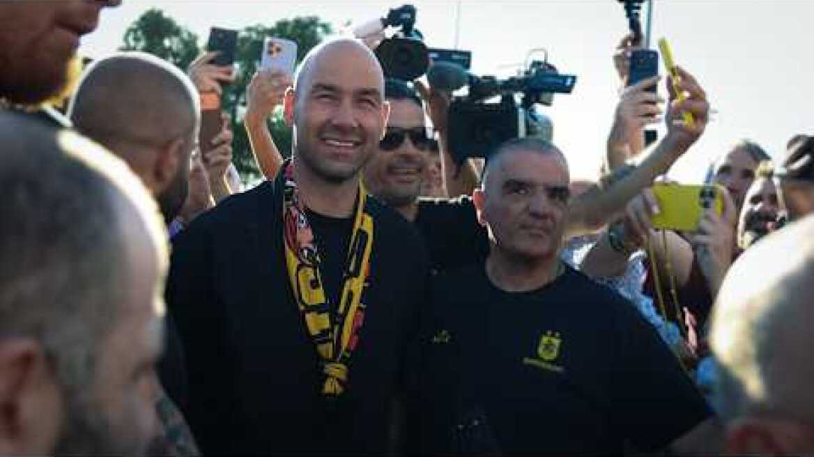 Vasilis Spanoulis Arrives in Front of 6,000 ARIS Fans