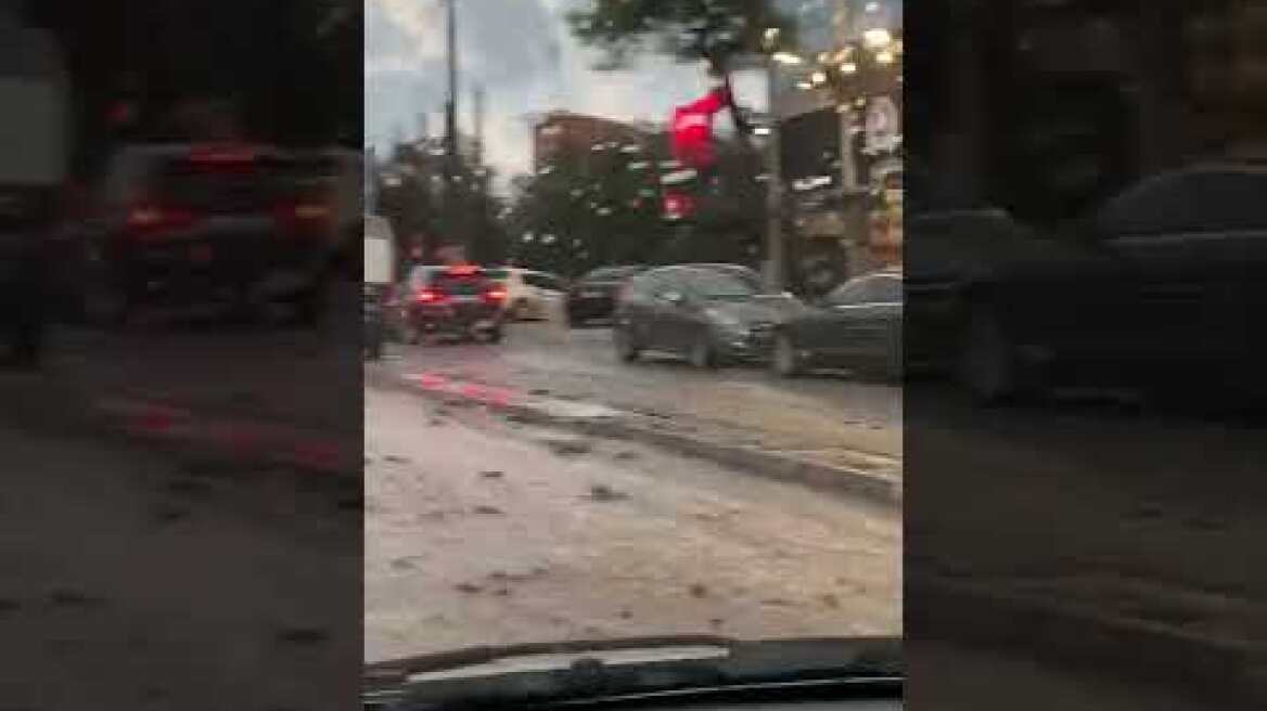 Εικόνες από τη Λεωφόρο Βουλιαγμένης, στο ύψος της Βούλας