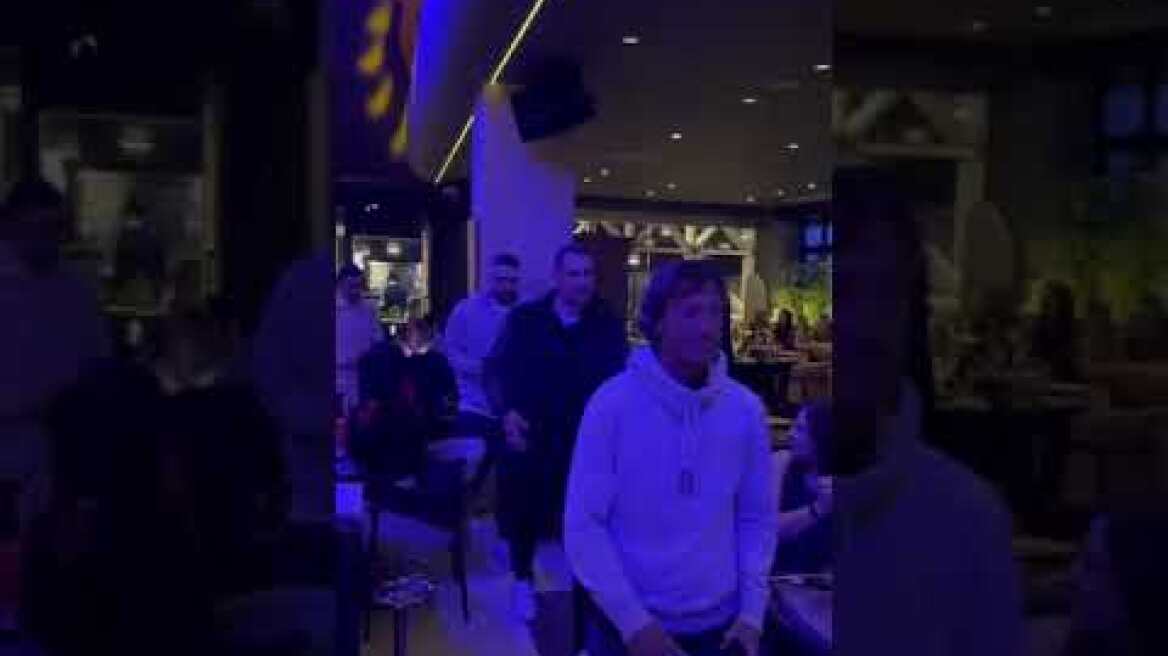 Η ομάδα της εθνικής στα Καλά Καθούμενα για φαγητό (1)