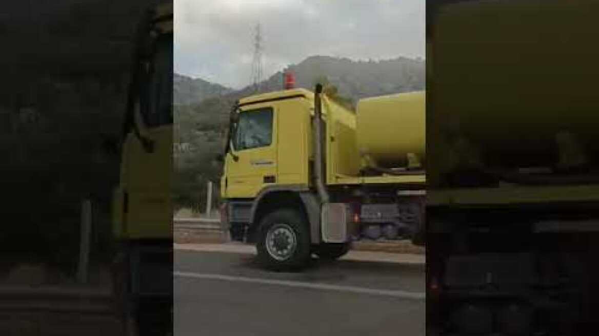 Φωτιά στην Ελευσίνα - Ουρές στην εθνική προς Κόρινθο