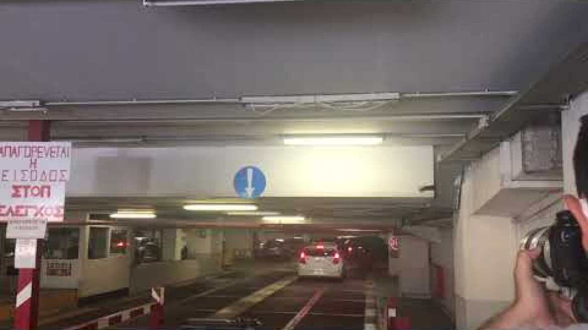 Με αυτοκινητοπομπή στον εισαγγελέα ο Χρήστος Παππάς