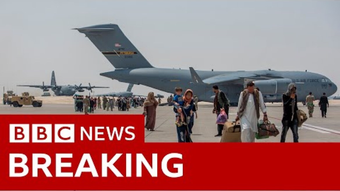 Explosion outside Kabul airport in Afghanistan - BBC News