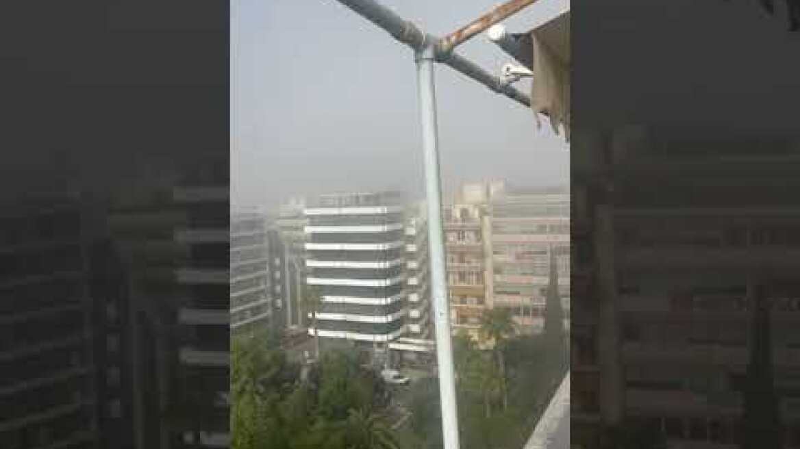 Πυκνή αφρικανική σκόνη στον Πειραιά