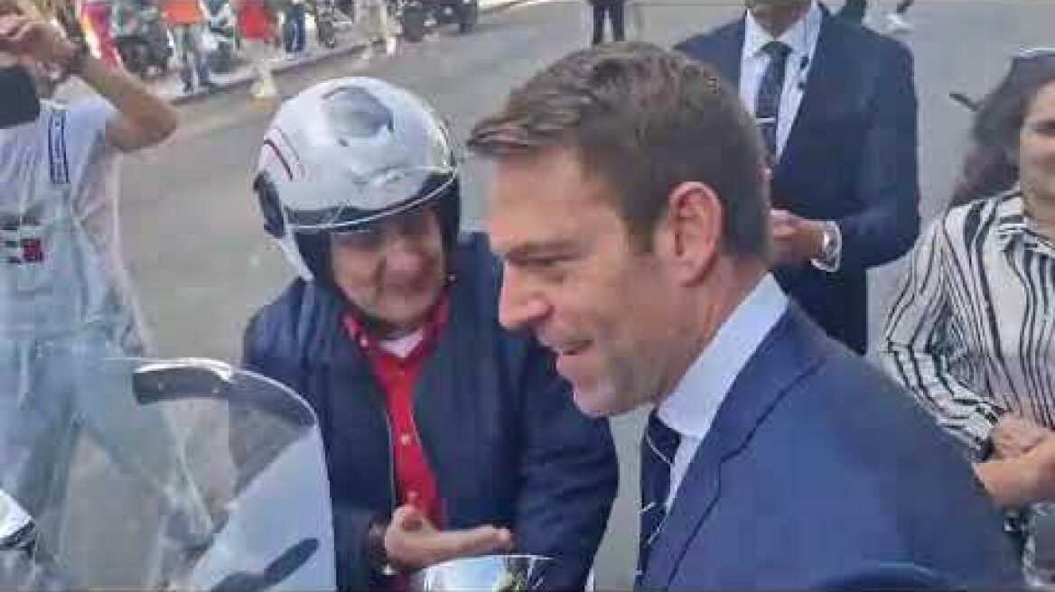 Η βόλτα του Κασσελάκη στη Θεσσαλονίκη μετά την παρέλαση (3)