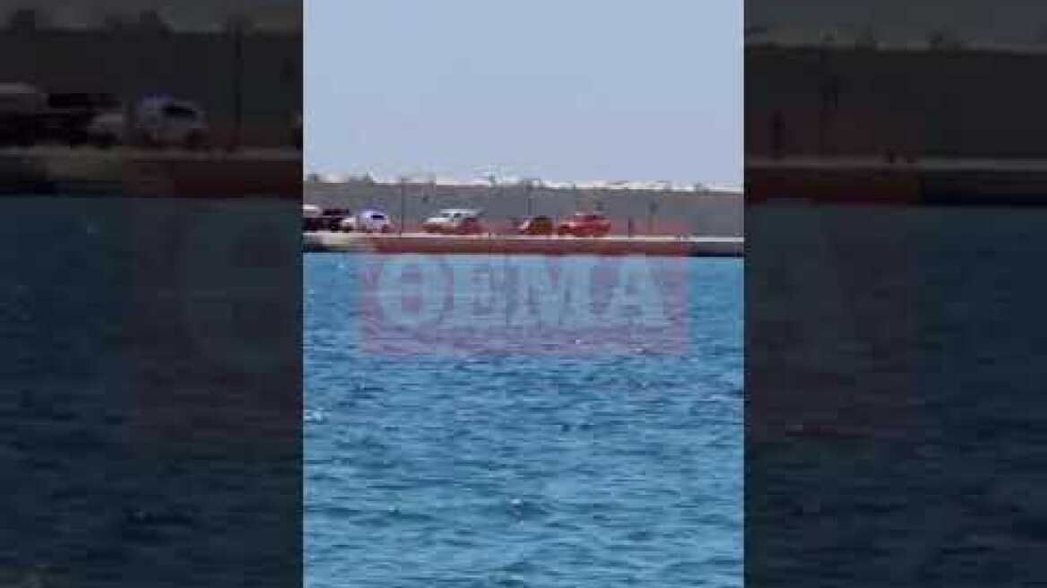 Ελικόπτερο έπεσε στη μαρίνα Βουλιαγμένης (3)