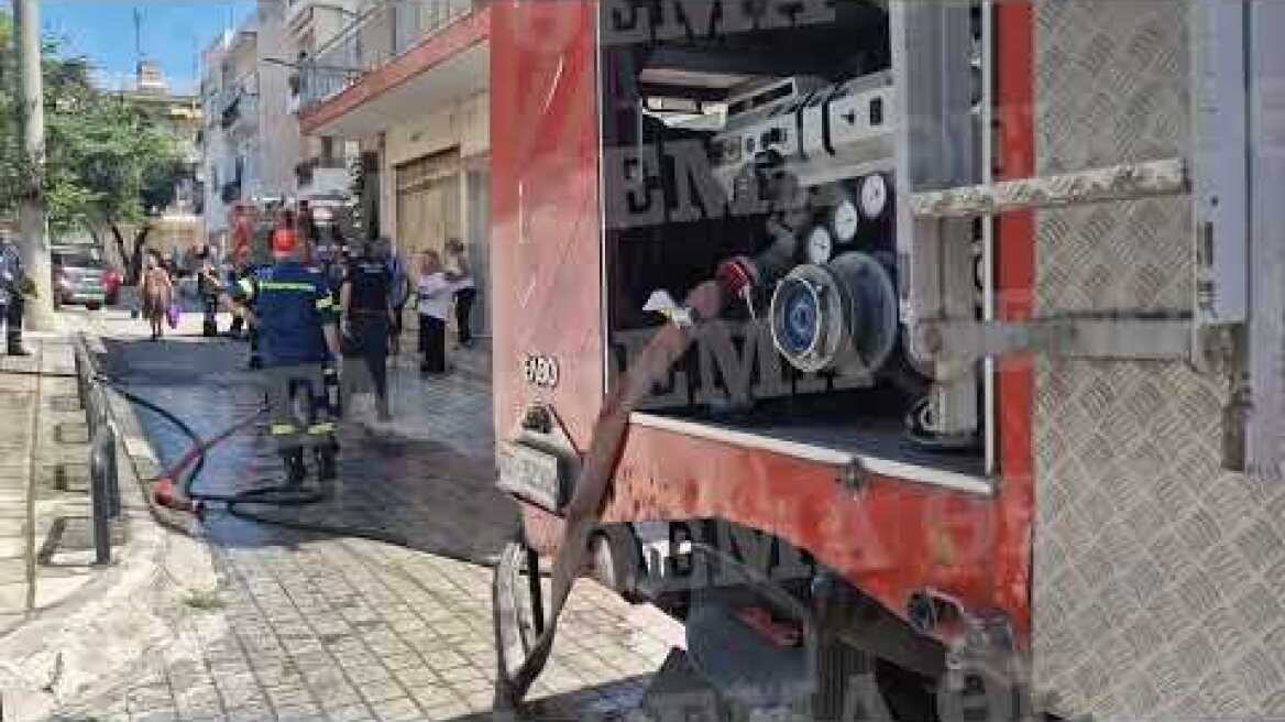 Θεσσαλονίκη: Αυτοκίνητο εξερράγη σε πυλωτή πολυκατοικίας