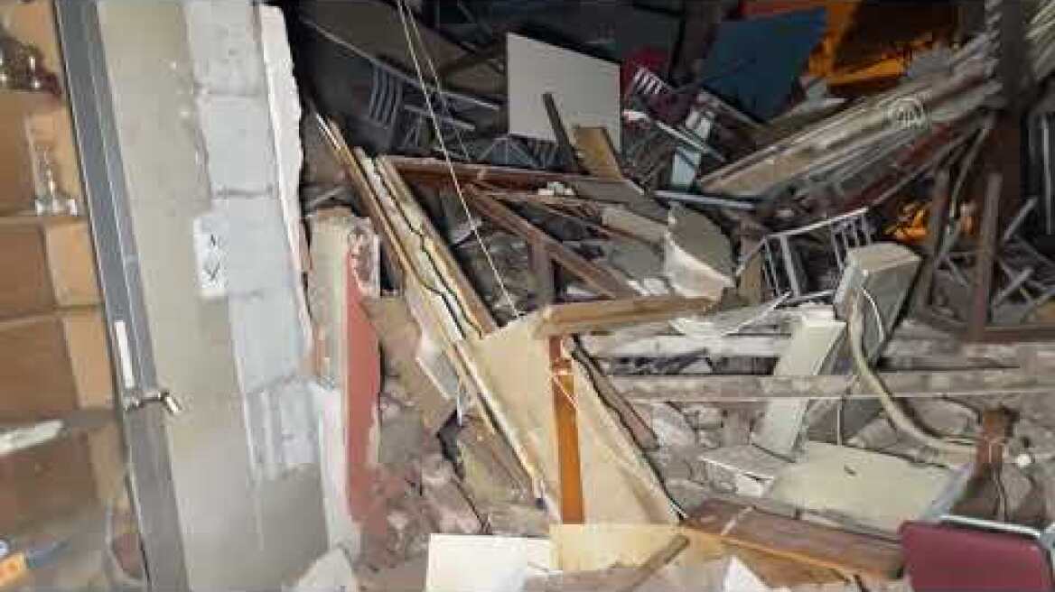 DÜZCE - AA ekibi canlı yayın yaparken artçı sarsıntı meydana geldi