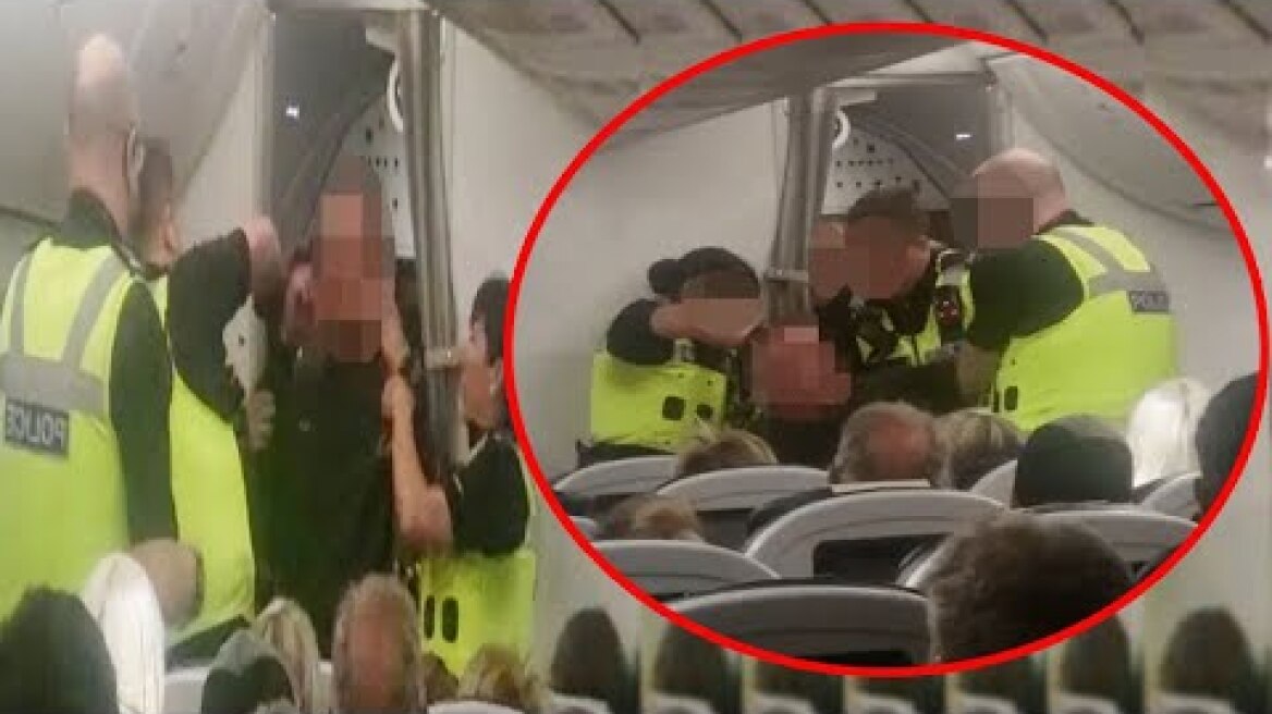 Scary Flight Moment, Drunk Passenger Taken Off TUI Plane by Police After Hitting Cabin Crew
