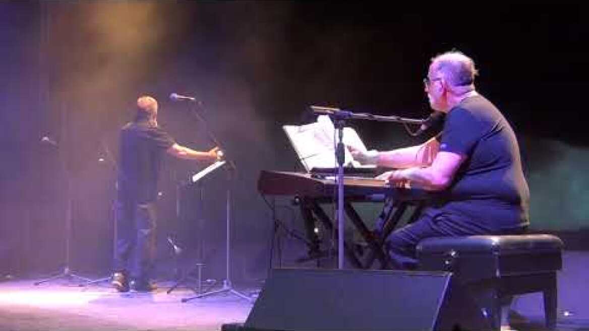 Θάνος Μικρούτσικος & Μανώλης Μητσιάς ~ {Με μια πιρόγα} Ερωτικό