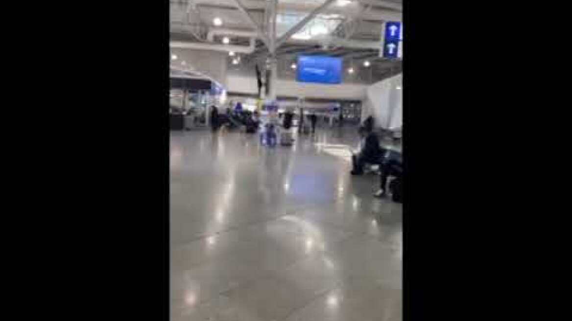 Εγκλωβισμένοι στο Ελευθέριος Βενιζέλος