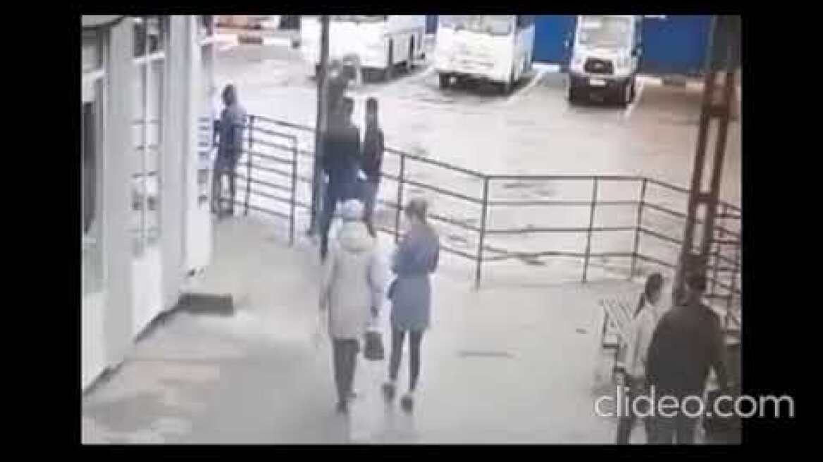 Молодой мужчина поджег себя на автовокзале "Центральный" Рязани. 25 сентября 2022 года.