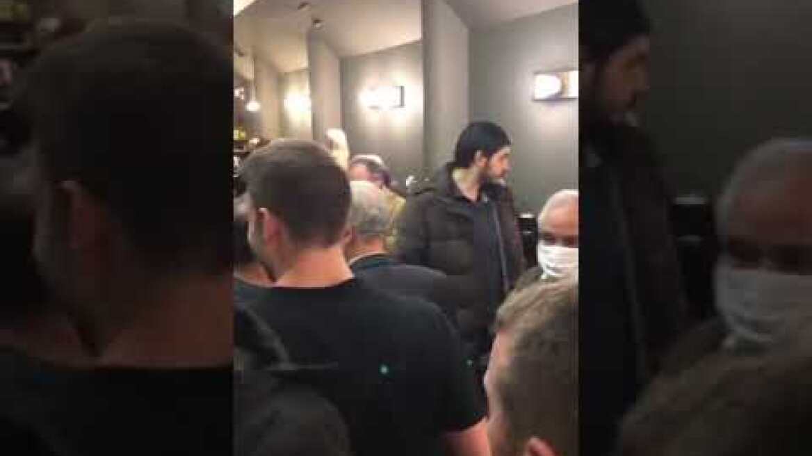 Ο Κασσελάκης στην εκδήλωση των Τριών