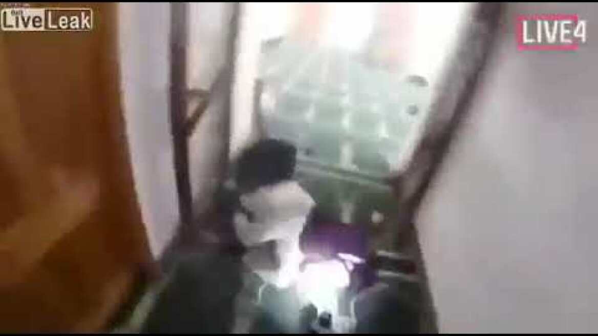 Βίντεο φρίκη: Ο μακελάρης της Νέας Ζηλανδίας σκορπίζει τον θάνατο στο τζαμί