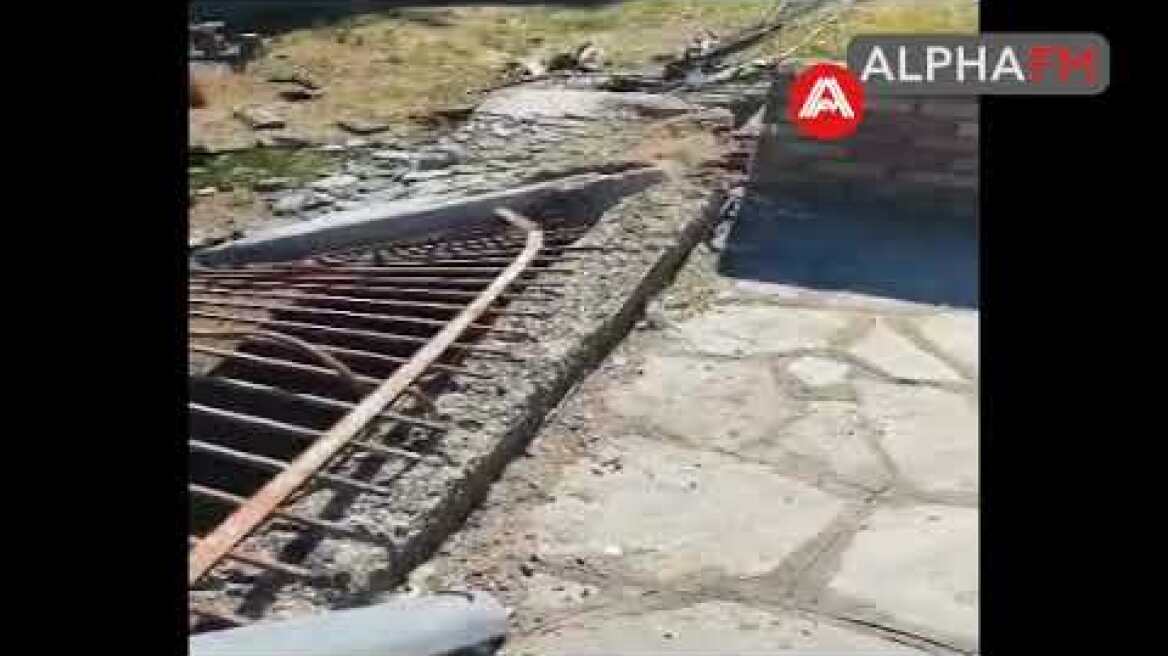 Καστοριά.Τροχαίο σε παιδικό σταθμό : Εικόνες ΣΟΚ από το αυτοκίνητο που έπεσε μέσα σε παιδικό σταθμό