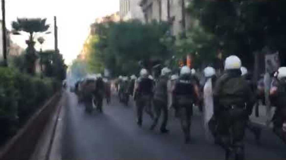 Επεισόδια έξω από την ΑΣΟΕΕ