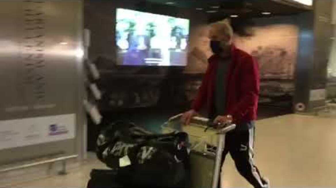 Ο Πέτρος Κωστόπουλος αεροδρόμιο επέστρεψε από Ντουμπάι