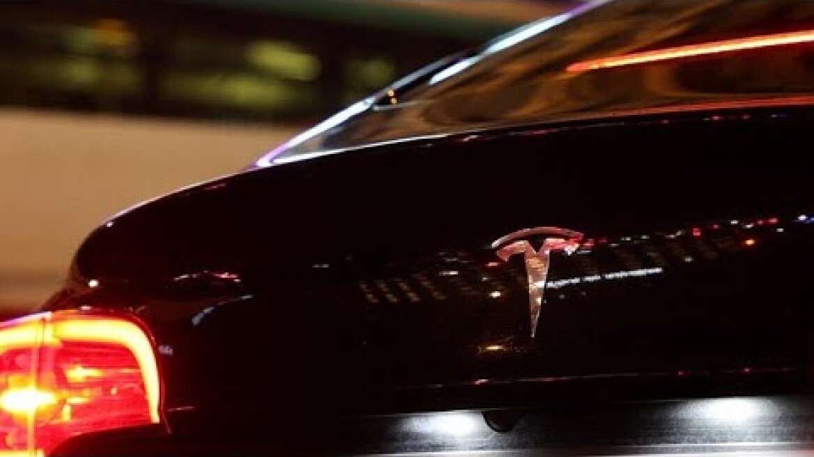 Τρελό Tesla σπέρνει πανικό και αίμα στο Παρίσι