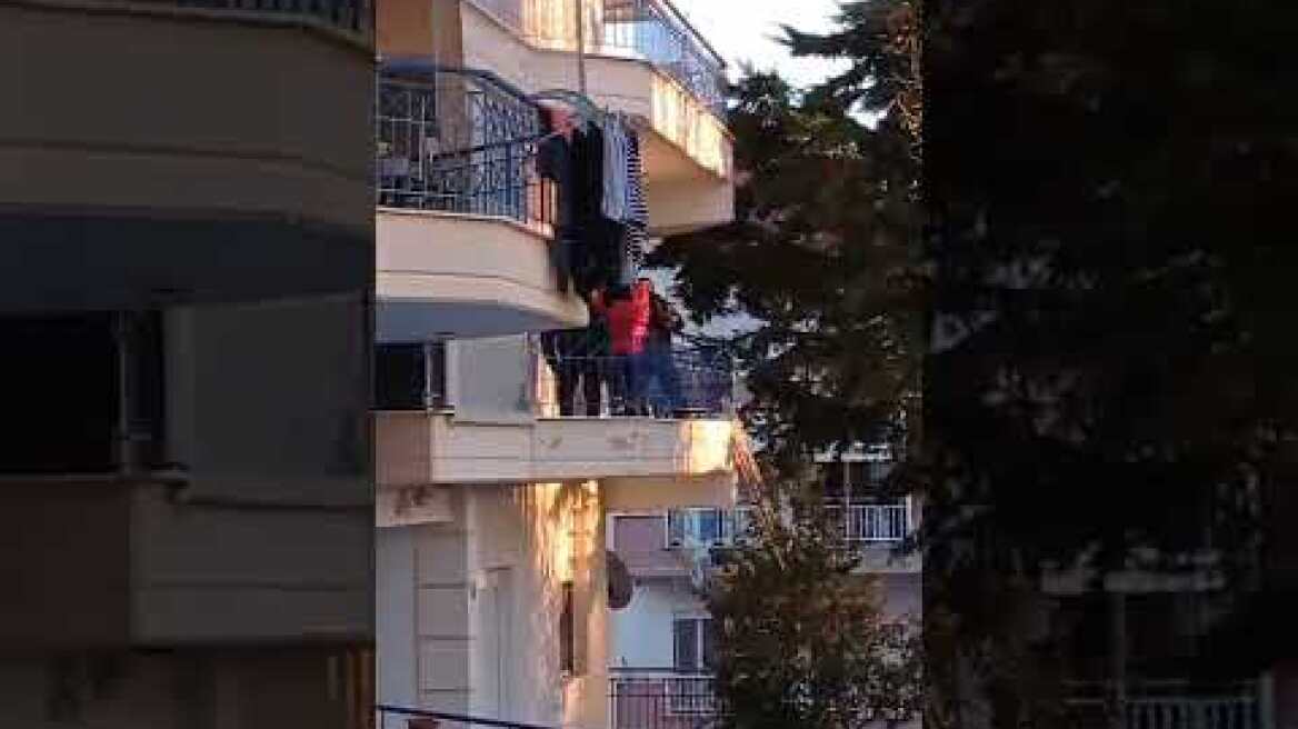 Αλέξη Μινωτή στην Κοζάνη άντρας απειλεί με μαχαίρι