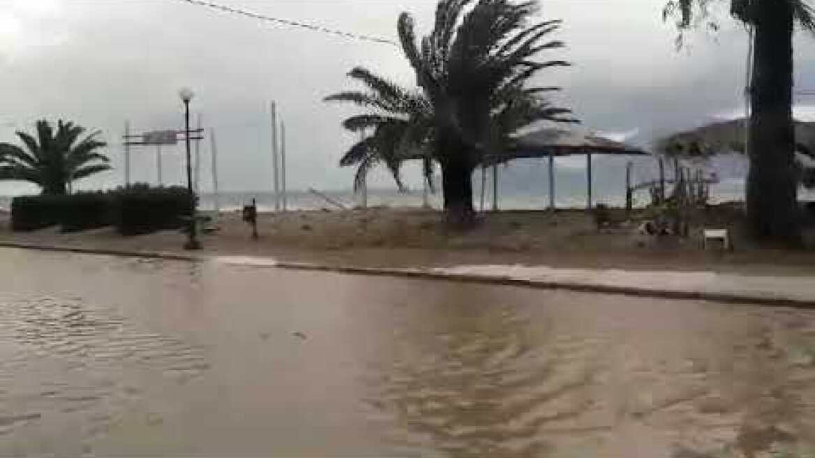 Πλημμύρισε ξανά η παραλιακή στο Ρίο