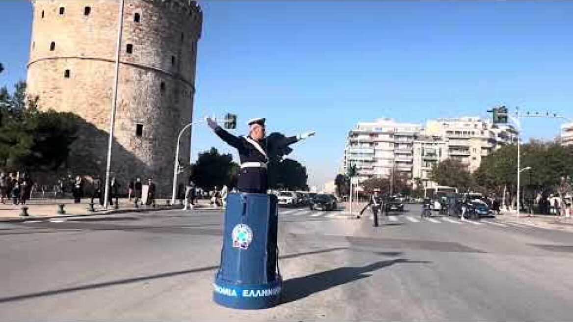 Thesstoday - Επέστρεψε το έθιμο του τροχονόμου στο βαρελάκι