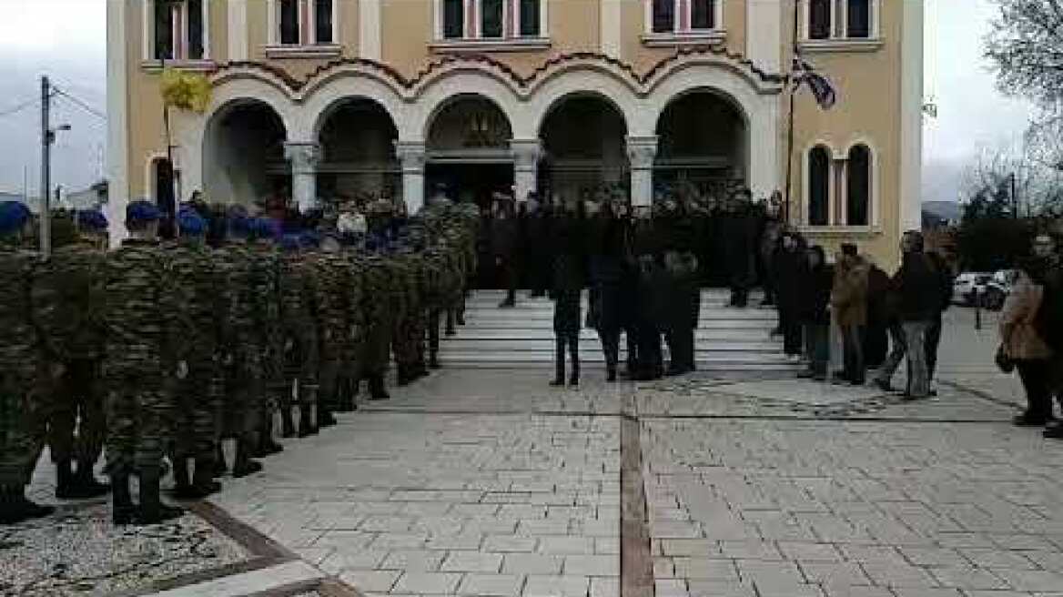 Με στρατιωτικές τιμές η κηδεία του εύζωνα Σπύρου Θωμά