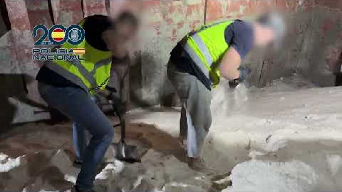 Spanish police dig up 10 tonnes of cocaine from under salt mountain in Atlantic cargo ship